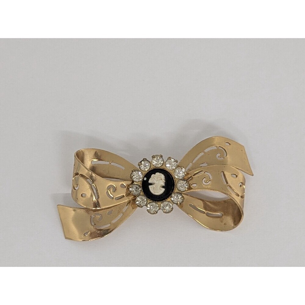 Vintage Costume Jewelry Brassy Gold Tone Metal Coro Cameo Ribbon Bow Brooch Pin